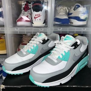 EUC Nike Air Max 90 LTR size 7y